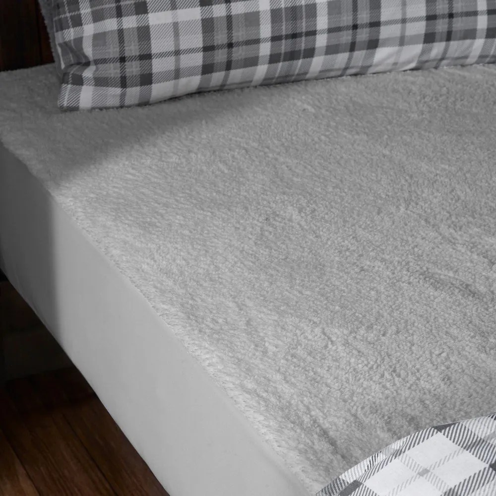 Szare prześcieradło z mikropluszu z gumką 135x190 cm Thermal Sherpa – Catherine Lansfield