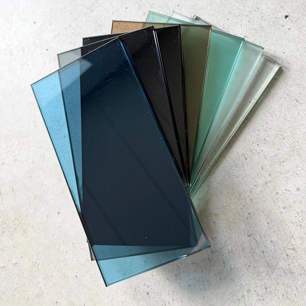 Ścianka prysznicowa Walk in szkło transparentne falowane 8mm MOLIS Wave Duo Clear MASSI | Różne rozmiary : Kolor profili kabiny - czarny, Szerokość ścianki - 70 cm, Typ montażu - WALK IN