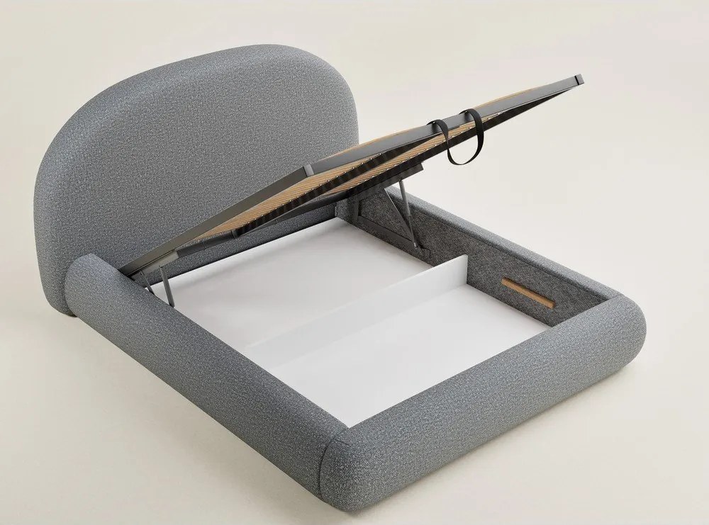 Szare tapicerowane łóżko dwuosobowe ze schowkiem i stelażem 160x200 cm Maumere – Maison de Rêve