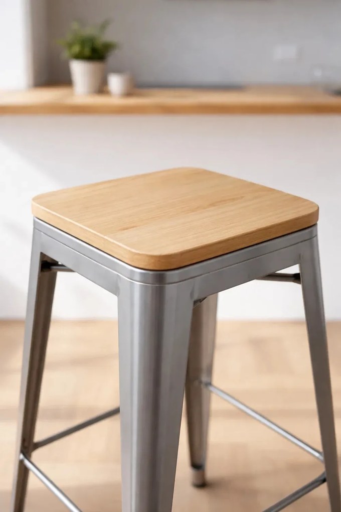 Wysoki stoek Torix z naturalnego drewna