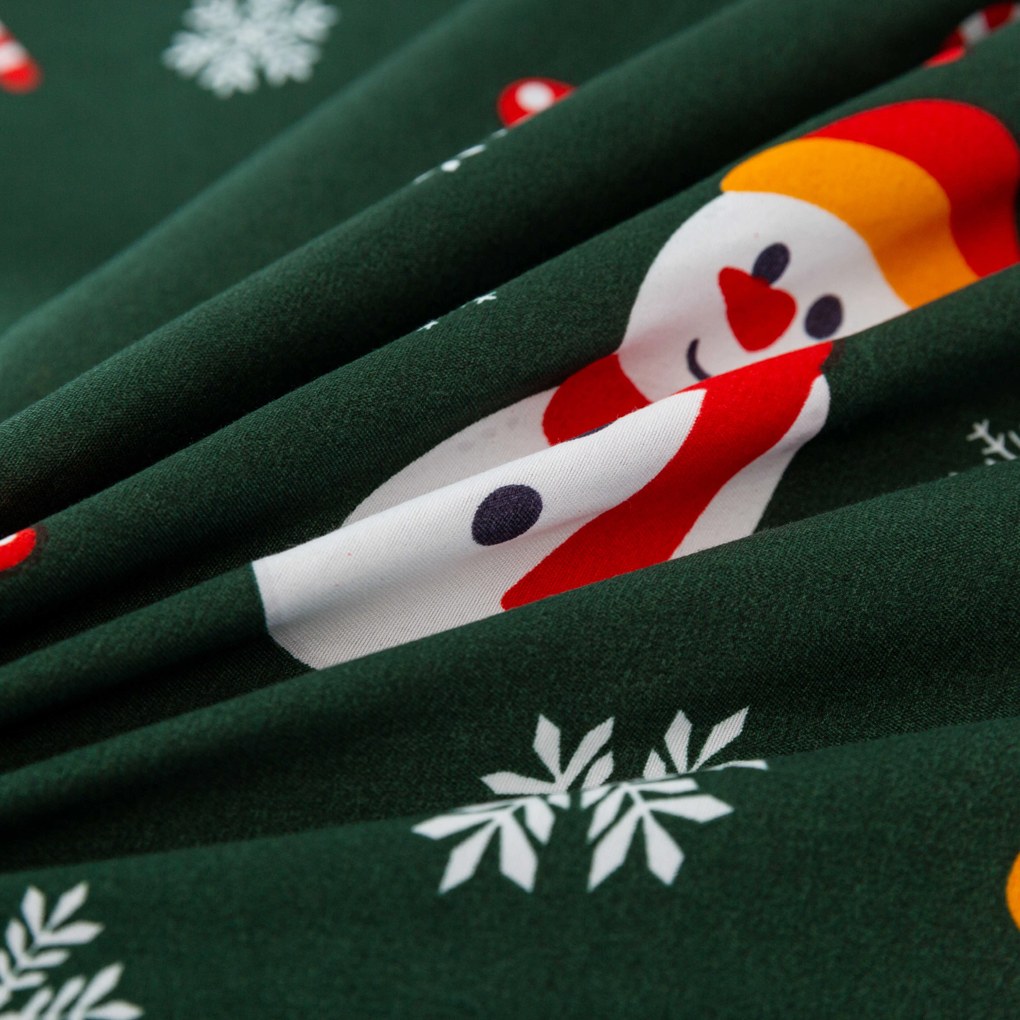 PrzytulneMieszkanie.pl PrzytulneMieszkanie.pl Prześcieradła z mikrofibry SNOWMAN AND GINGERBREAD w kolorze zielonym Rozmiar pościeli: 2 szt 70 x 90 cm | 200 x 220 cm