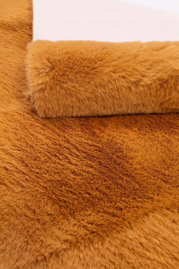 Dywan Futrzany Rudy 60x90 cm Włochaty Miękki Dekoracyjny Antypoślizgowy