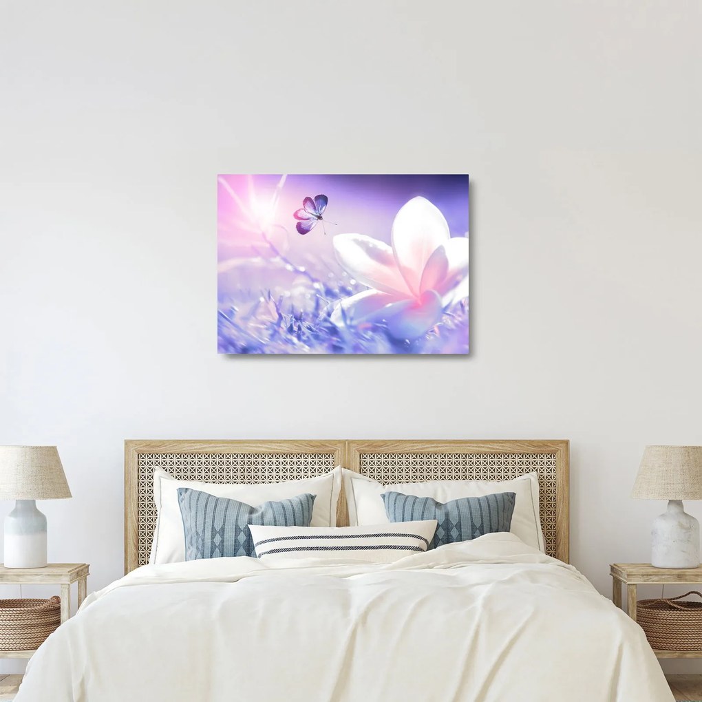 Obraz na szkle - Motyl lecący do kwiatu (70x50 cm)