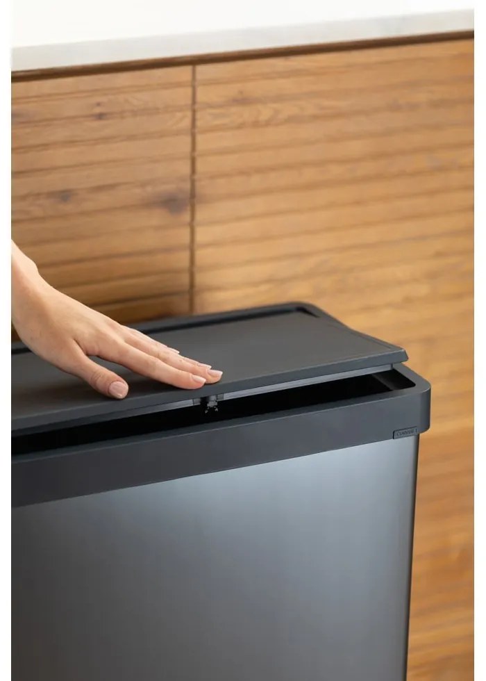 Szary kosz na śmieci otwierany na dotyk z plastiku z recyklingu 54 l Verto High – Curver