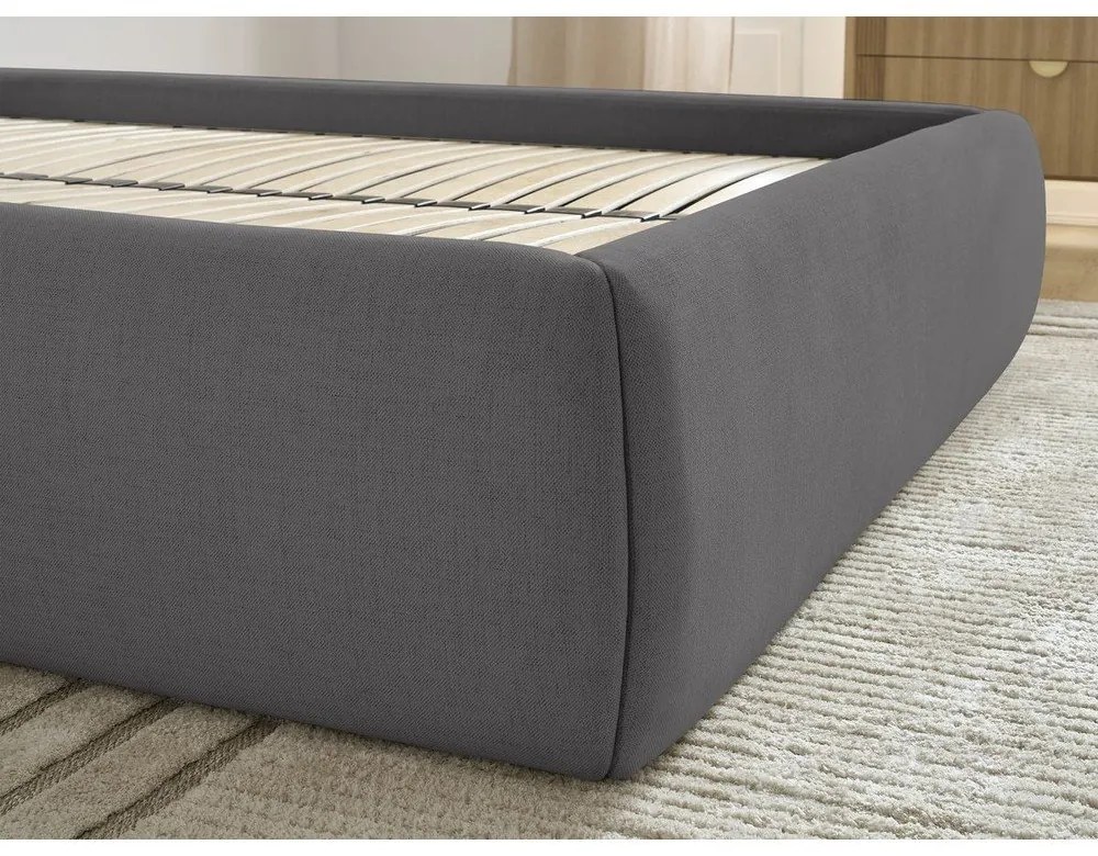 Ciemnoszare tapicerowane łóżko dwuosobowe ze schowkiem/bez zagłówka ze stelażem 160x200 cm Inera – Bobochic Paris