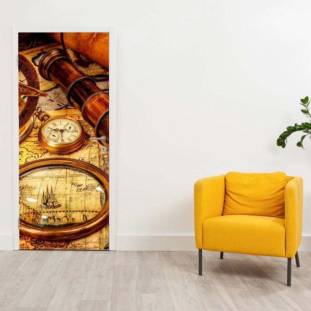 Fototapeta na drzwi - Historyczne narzędzia żeglarzy (95x205cm)