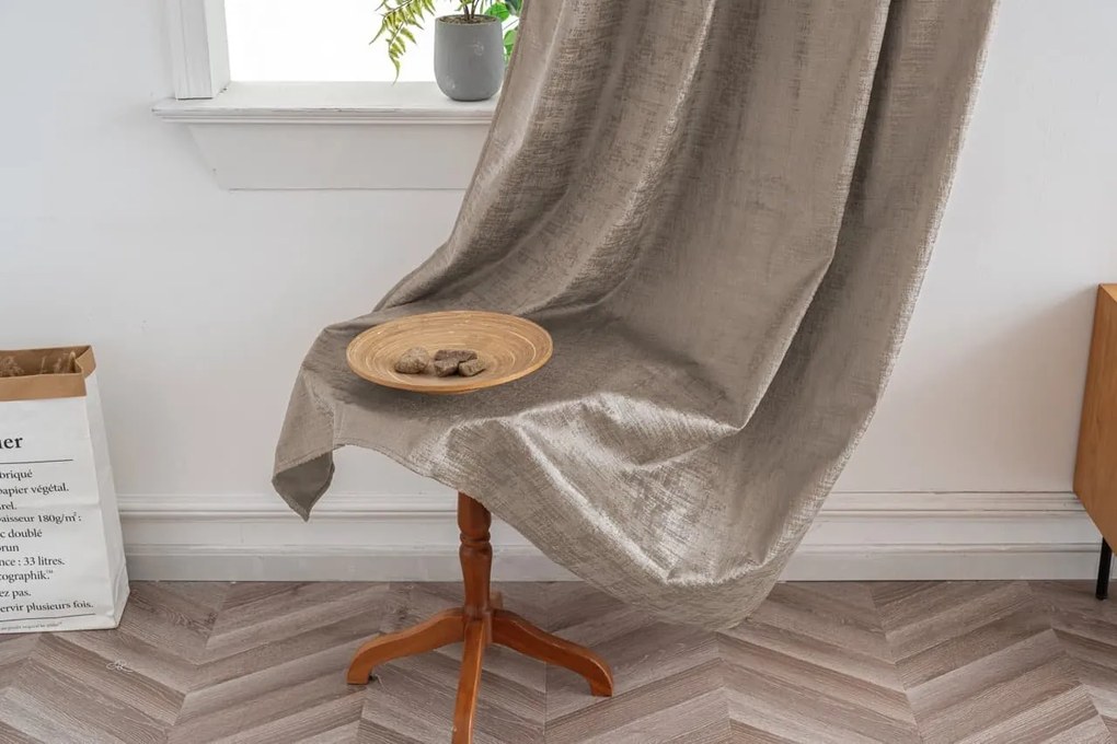 Zasłona zaciemniająca LOOM VELVET 140x250 cm, beżowobrązowa Zawieszanie: Metalowe pierścienie