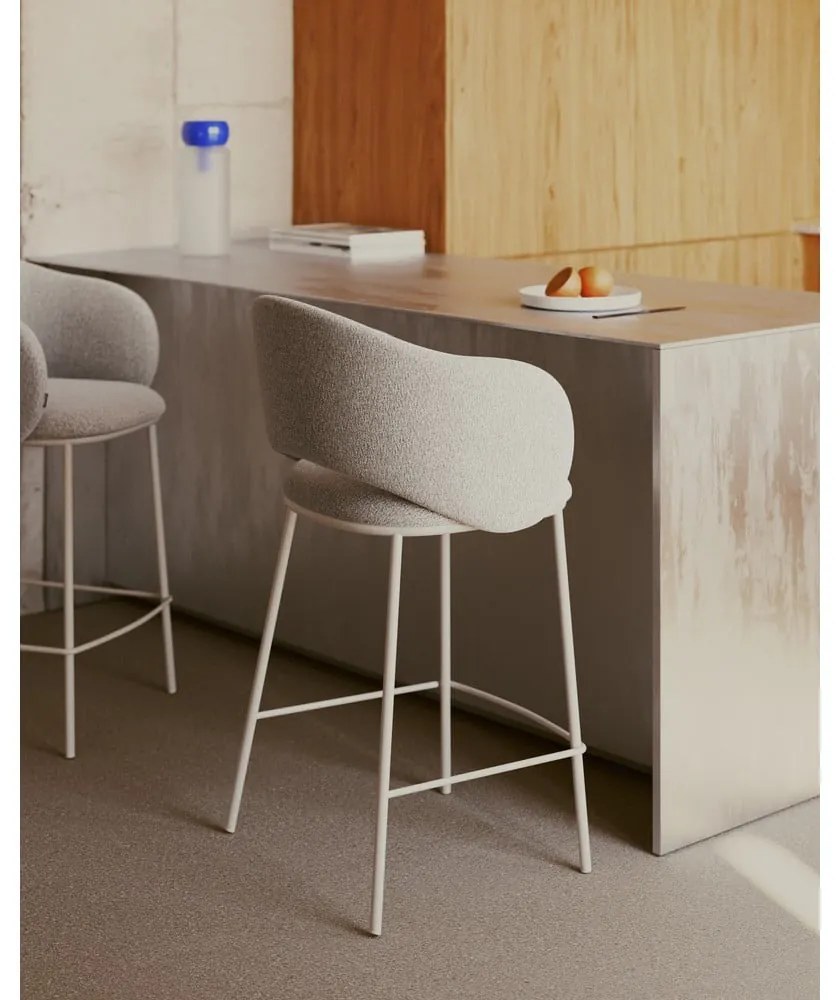 Kremowy hoker (wysokość siedziska 65 cm) Maina – Kave Home