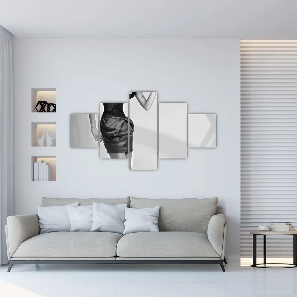 Obraz - Kobieta w krótkiej sukience (125x70 cm)