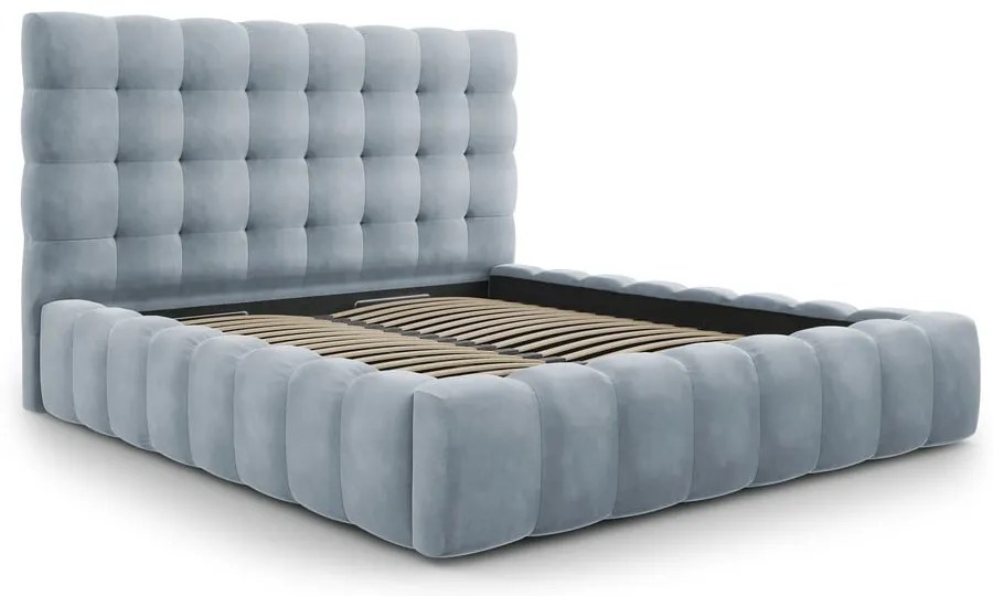 Jasnoniebieskie tapicerowane łóżko dwuosobowe ze schowkiem i stelażem 200x200 cm Bali – Cosmopolitan Design