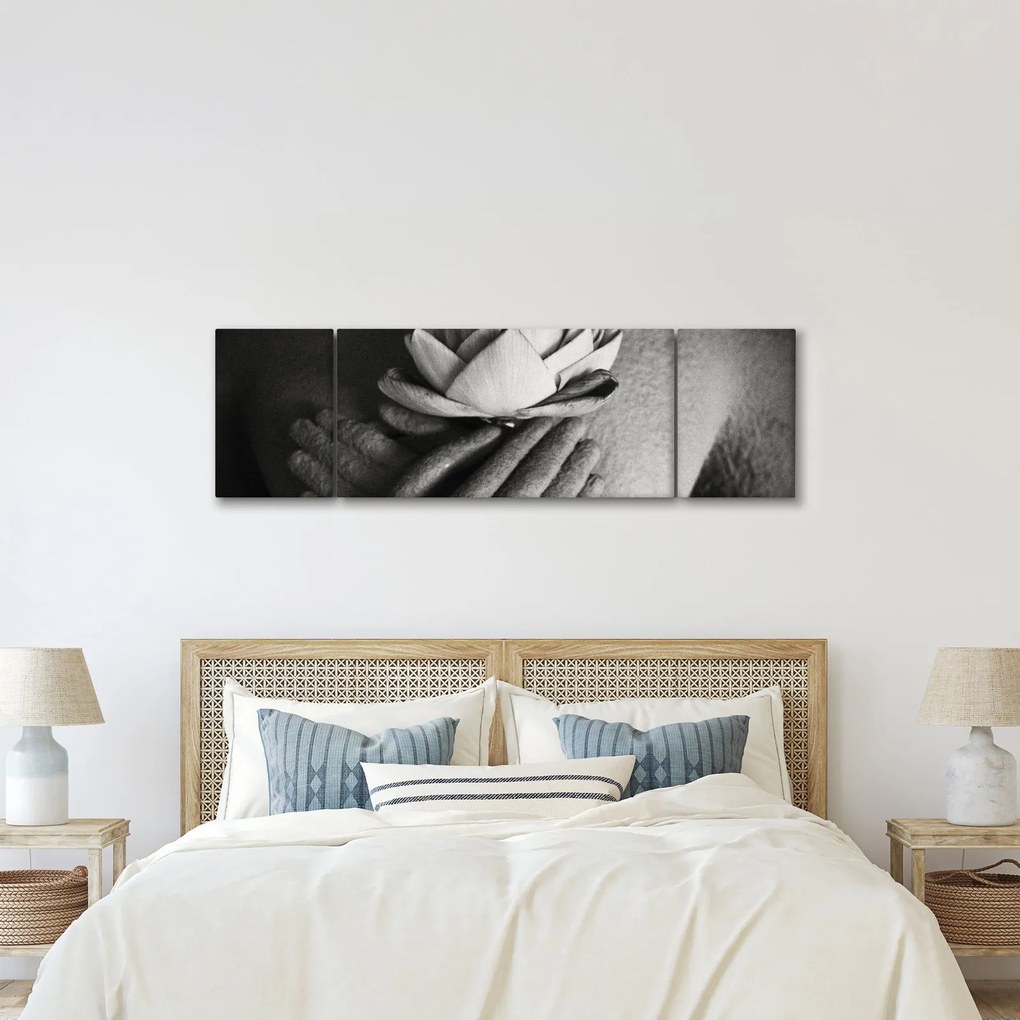 Obraz - Lotos w rękach Buddy (170x50 cm)