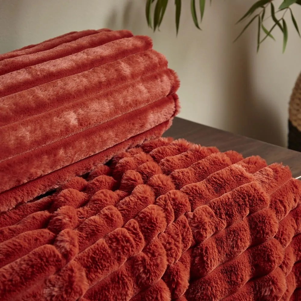 Koc z mikropluszu 130x170 cm Cosy Ribbed – Catherine Lansfield