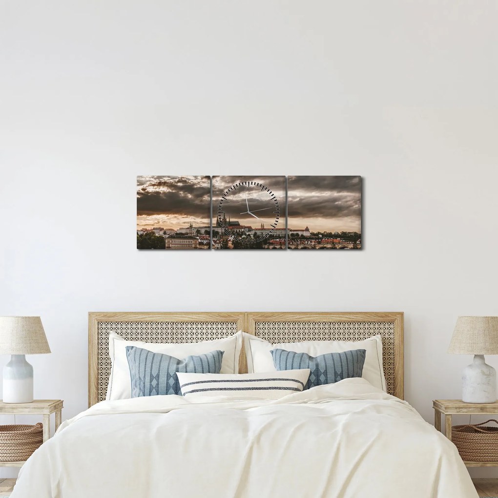 Obraz - pochmurna Praga (z zegarem) (90x30 cm)