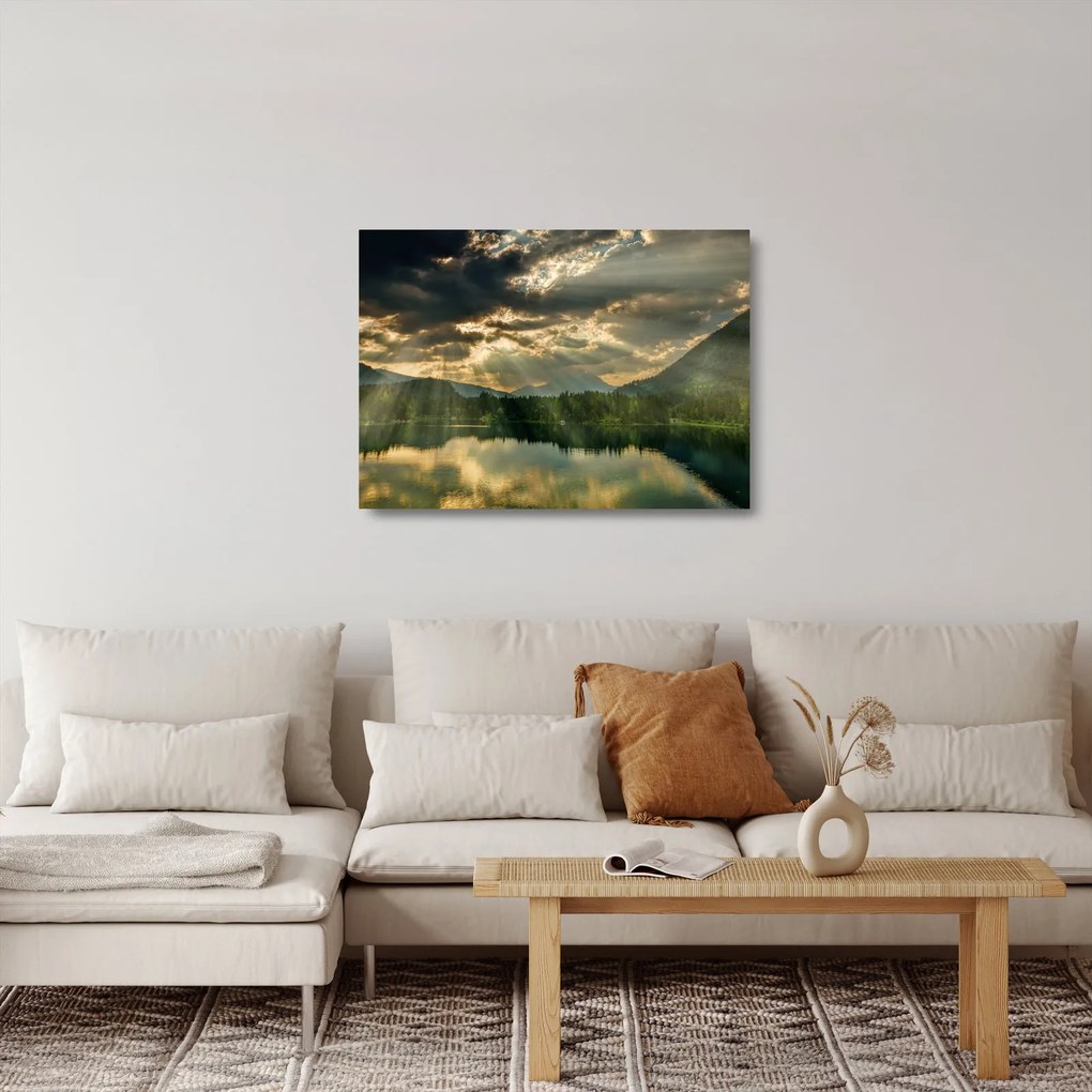 Obraz na szkle jeziora, przez które prześwieca słońce (70x50 cm)