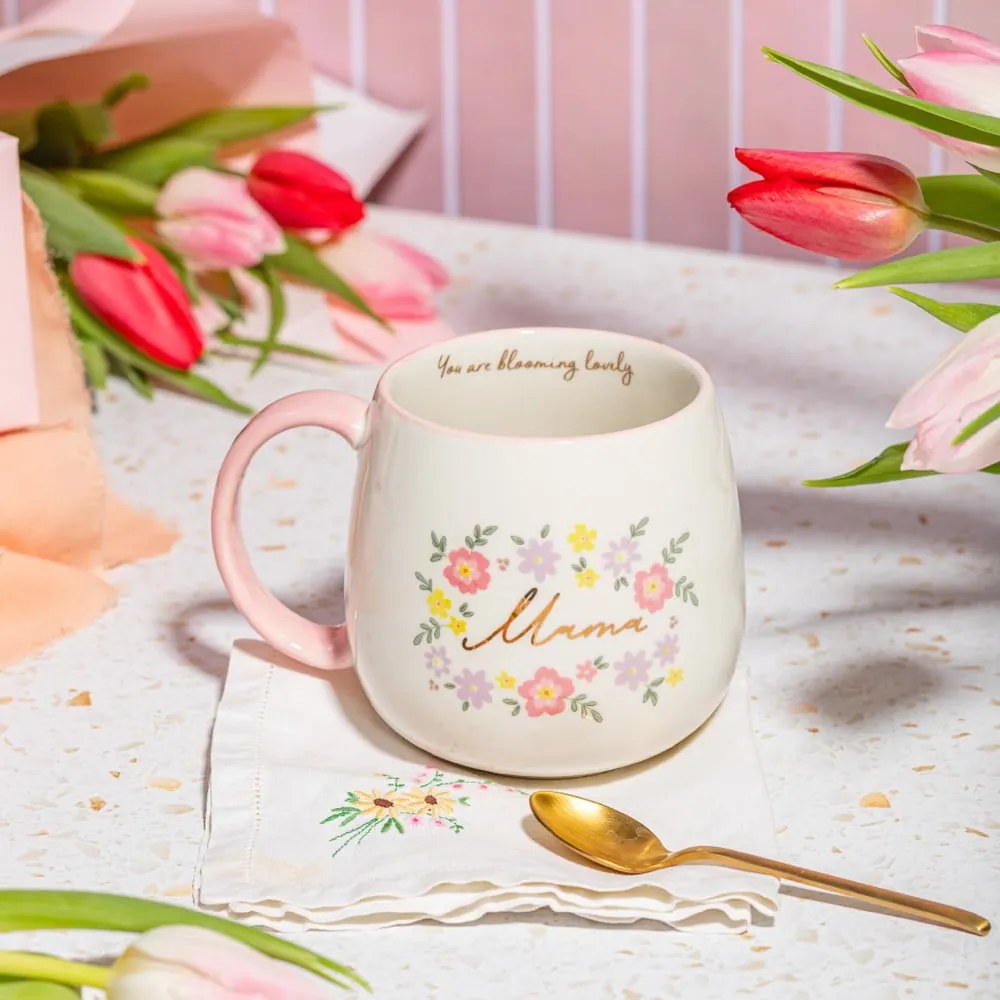 Jasnoróżowy porcelanowy kubek 450 ml Mama You Are Blooming – Sass &amp; Belle
