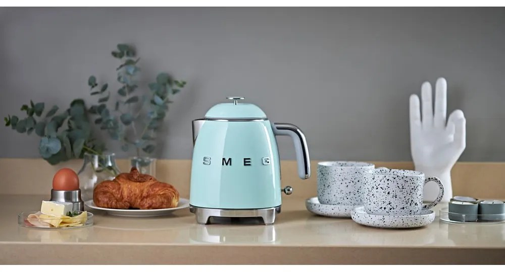 Jasnozielony czajnik elektryczny ze stali nierdzewnej 800 ml Retro Style – SMEG