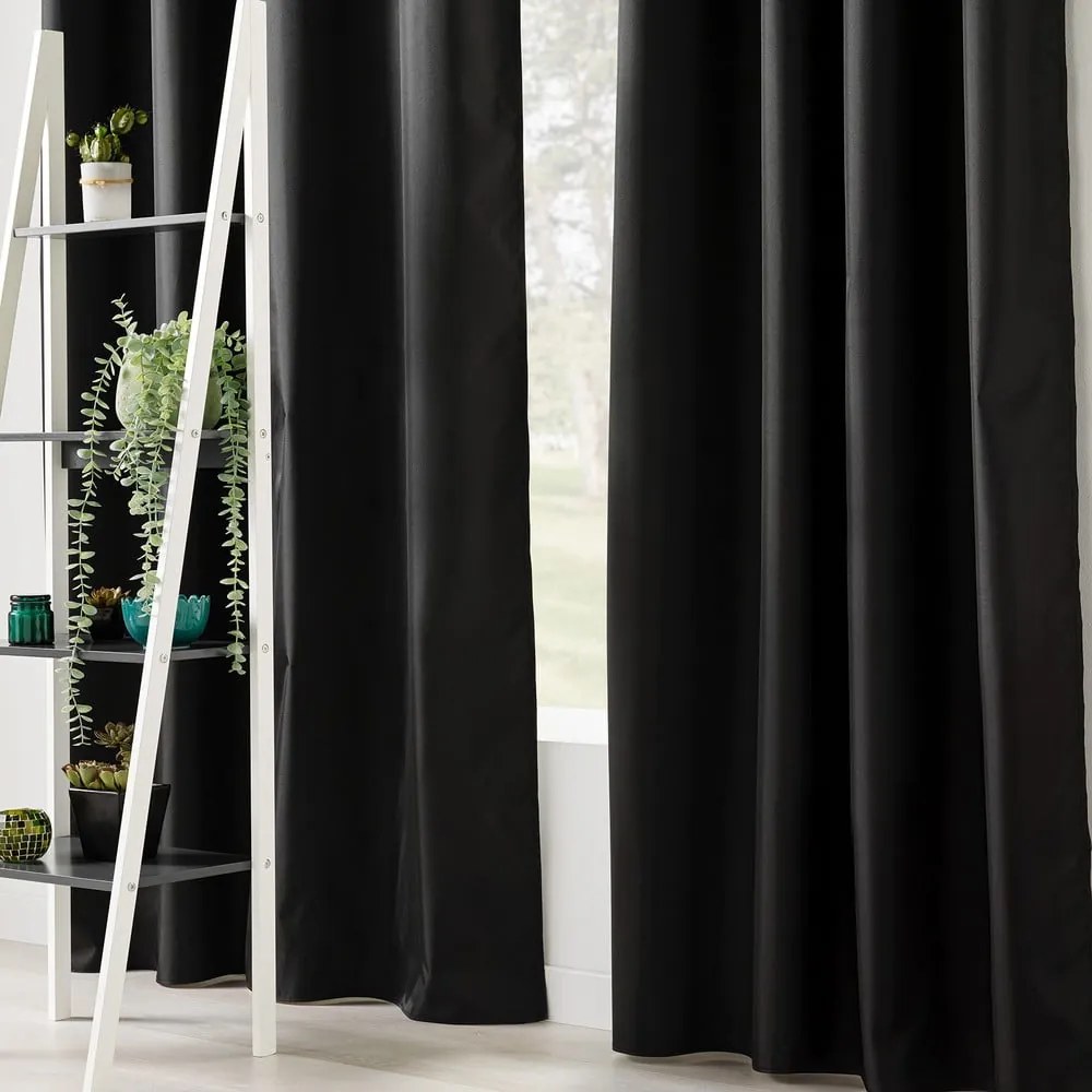Czarna zasłona termiczna 140x260 cm Icemount – douceur d'intérieur