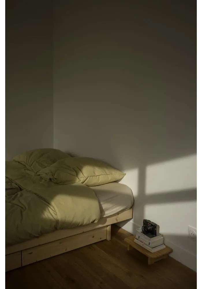 Naturalne łóżko dwuosobowe z litego drewna sosnowego ze schowkiem i stelażem 140x200 cm Kanso – Karup Design
