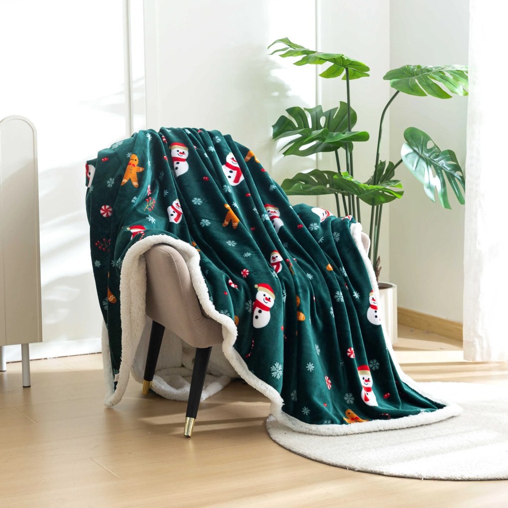 Świąteczny ciemnozielony koc z mikropluszu z barankiem SNOWMAN AND GINGERBREAD Rozmiar: 200 x 220 cm