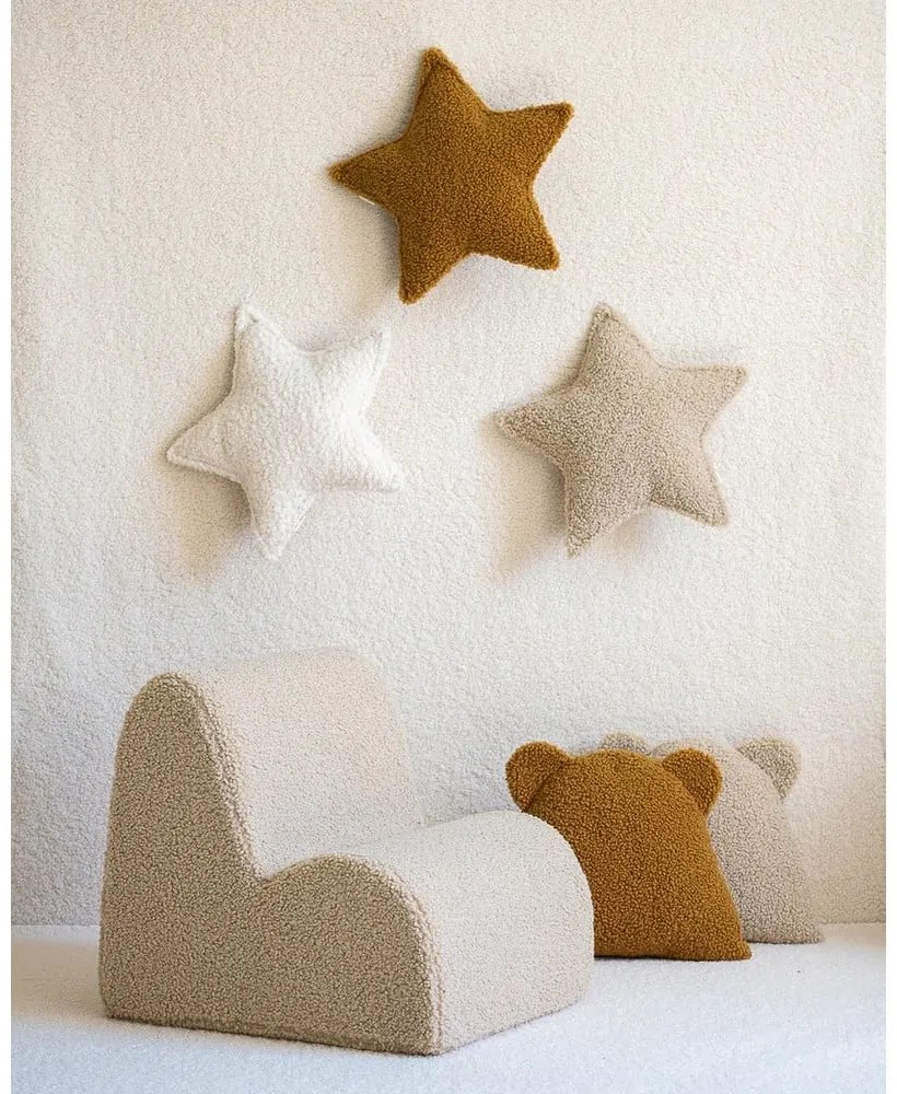 Brązowa poduszka na sofę dziecięcą z materiału bouclé Bear – Wigiwama