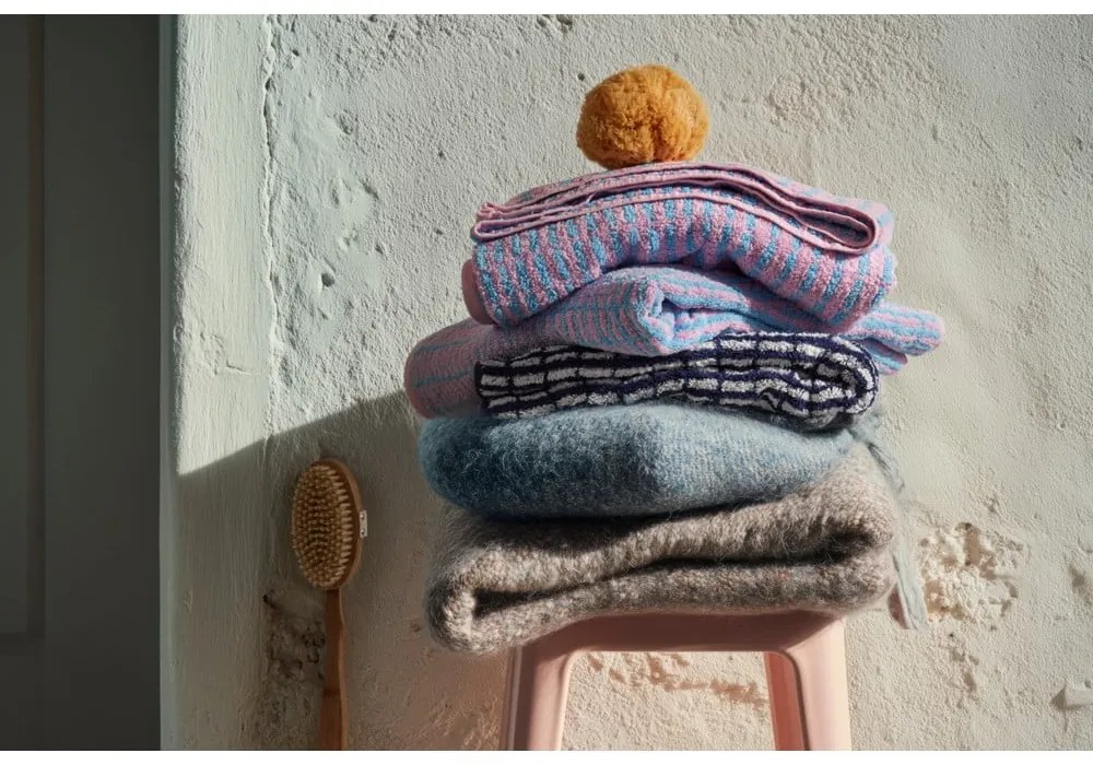 Biały/niebieski ręcznik kąpielowy z mieszanki bambusa frotte 70x140 cm Nuance – JUNA