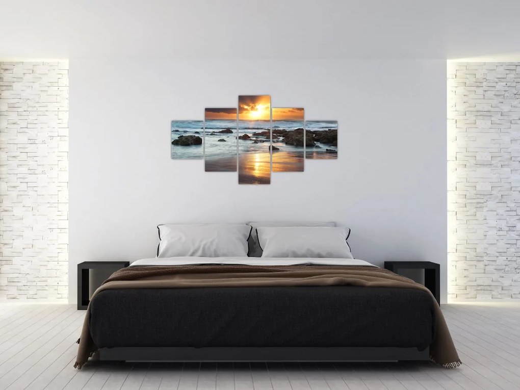 Obraz - Skąpane w słońcu morze (125x70 cm)