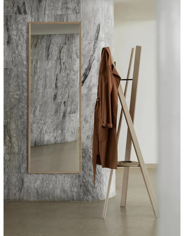 Wieszak z litego drewna dębowego w naturalnym kolorze 62x176 cm Rakku – Blomus