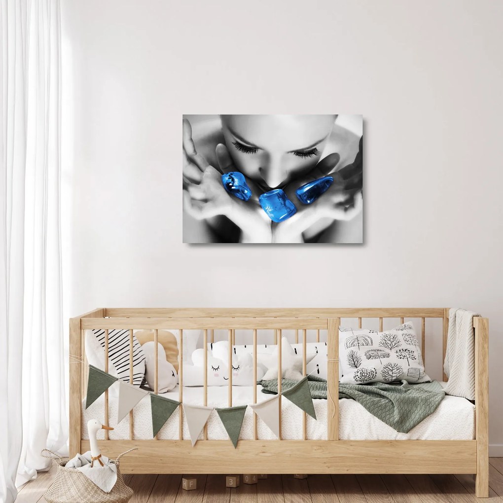 Obraz na szkle portretu kobiety z kamieniami (70x50 cm)