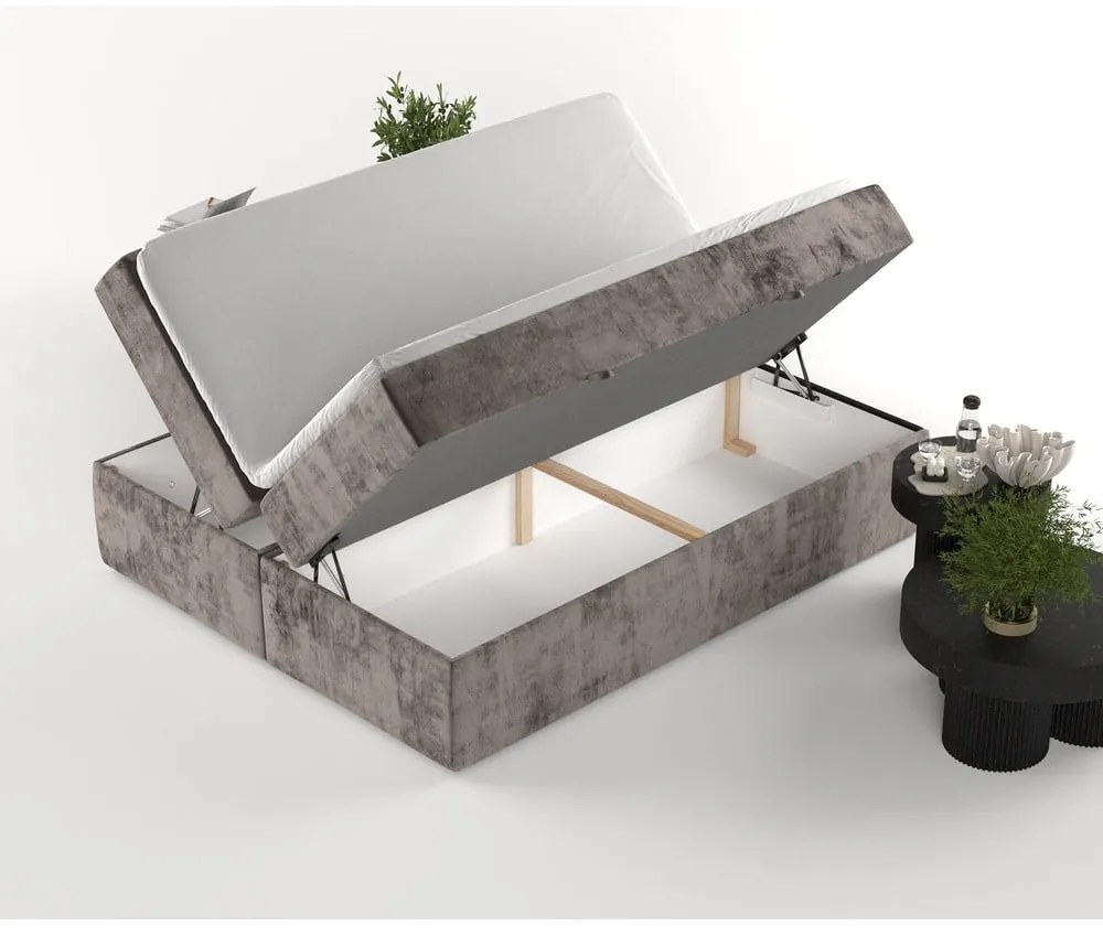 Brązowe łóżko boxspring ze schowkiem 140x200 cm Yoko – Maison de Rêve