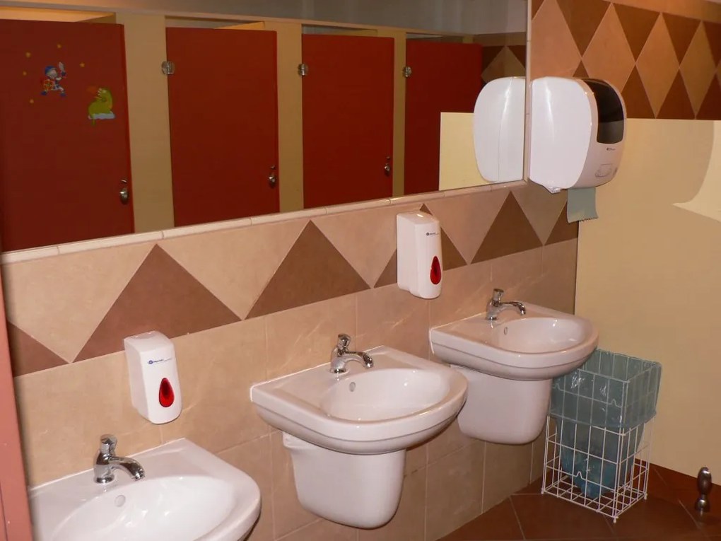 Druciany kosz na zużyte ręczniki papierowe, biały