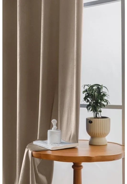 Zasłona zaciemniająca VELVET jasno brązowa 140x250 cm Zawieszanie: Metalowe pierścienie