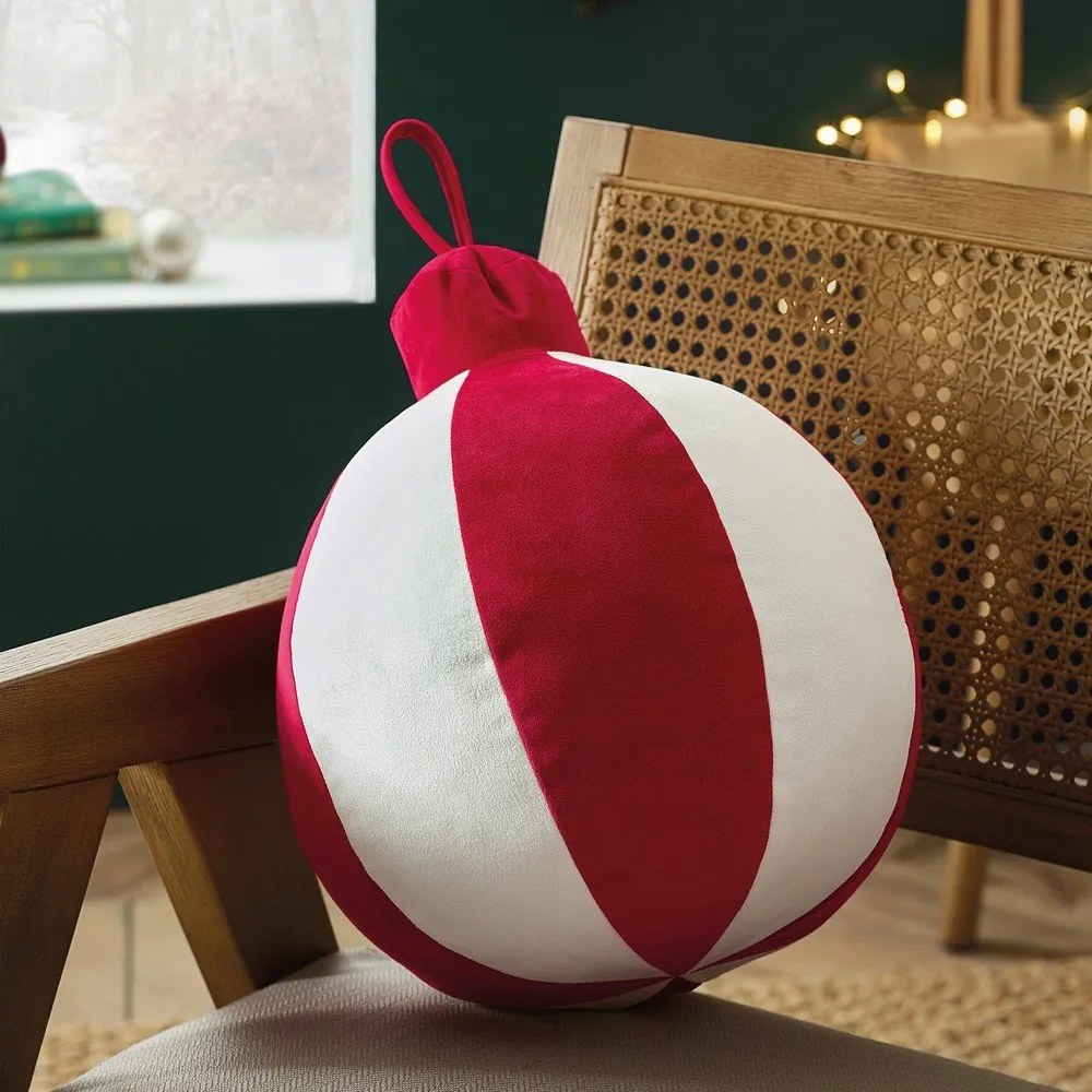 Pluszowa poduszka dekoracyjna ze świątecznym motywem 25x30 cm Christmas Bauble – Catherine Lansfield