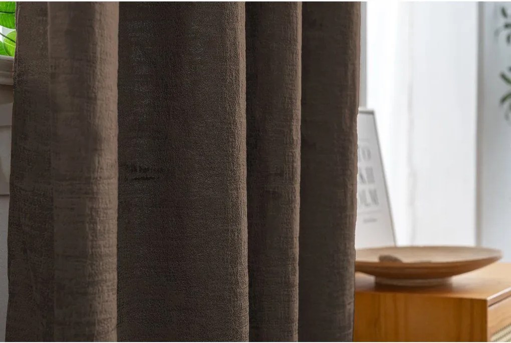 Zaciemniająca zasłona LOOM VELVET 140x250 cm, brązowa Zawieszanie: Metalowe pierścienie