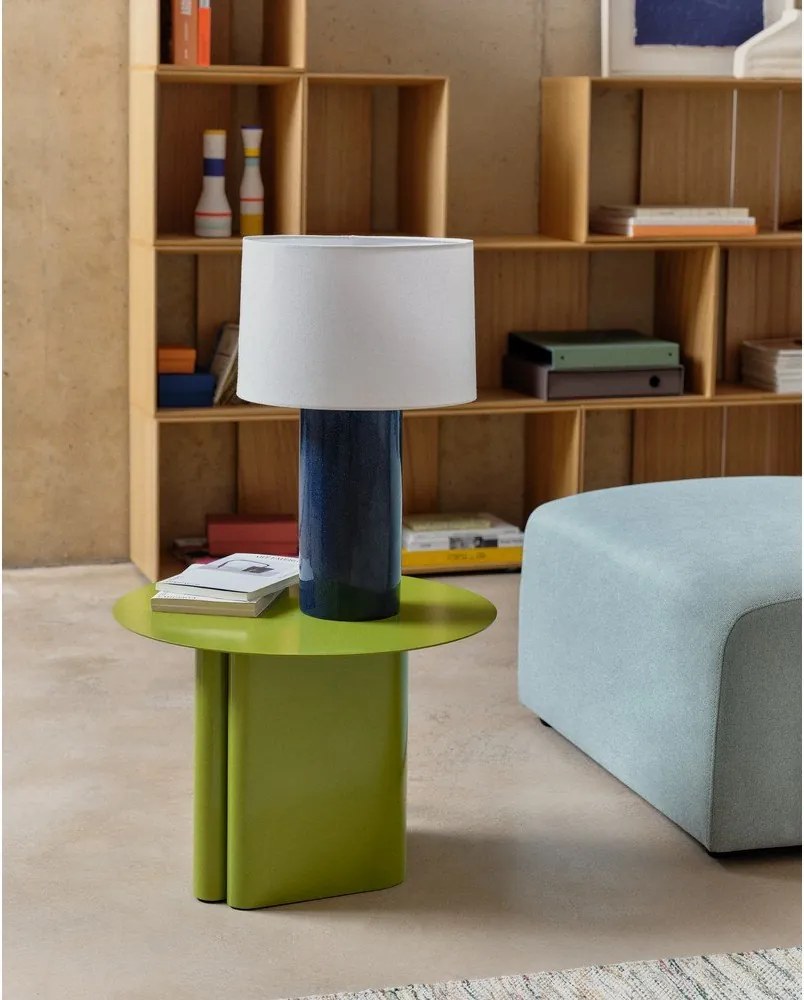 Niebieska lampa stołowa z tekstylnym kloszem (wysokość 53,5 cm) Toneric – Kave Home