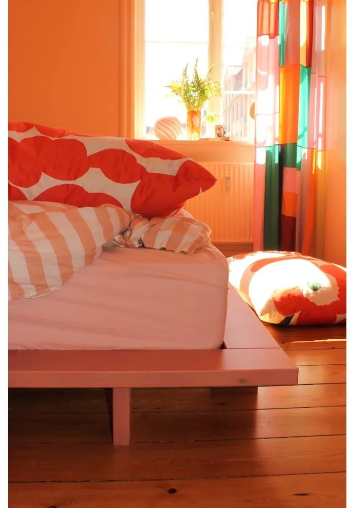 Jasnoróżowe łóżko dwuosobowe z litego drewna sosnowego ze stelażem 180x200 cm Japan – Karup Design