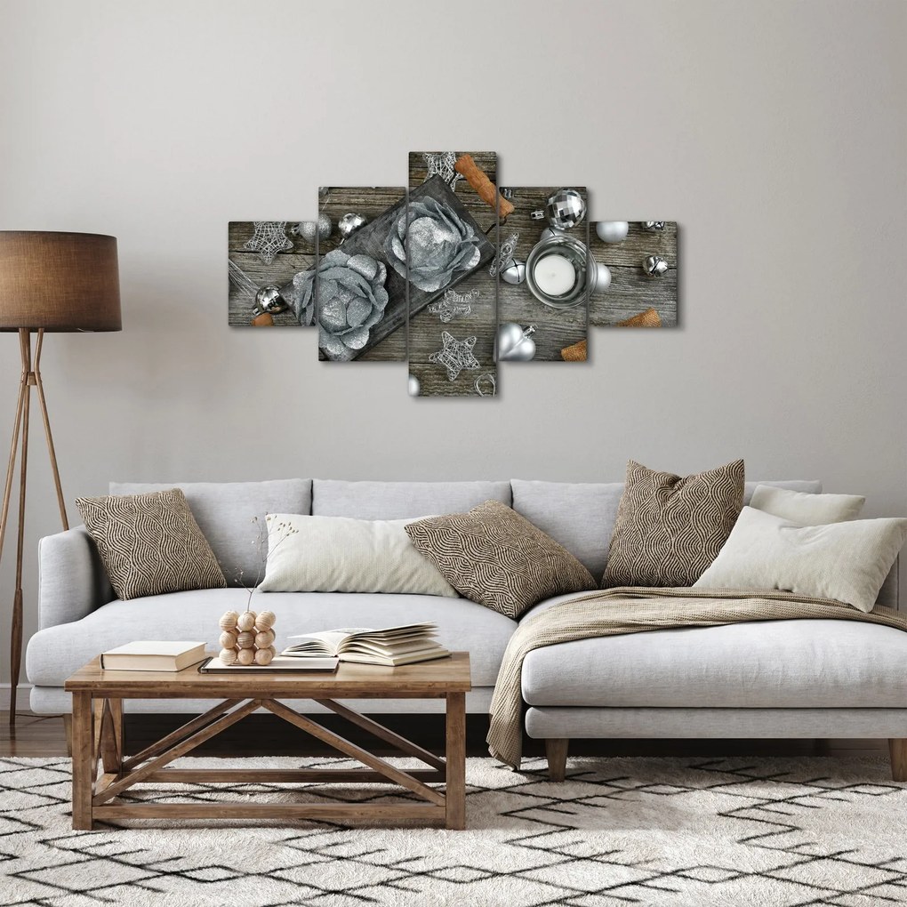 Obraz - srebrne ozdoby świąteczne (125x70 cm)