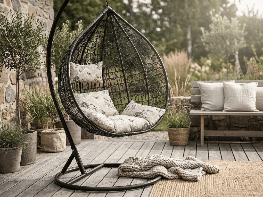 Czarny wiszący fotel KOKON ze stojakiem, beżowa poduszka