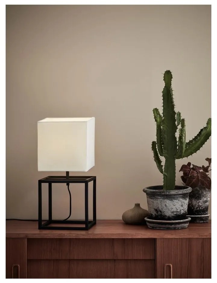 Czarno-biała lampa stołowa Markslöjd Cube, 20x20 cm
