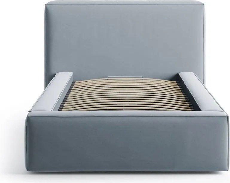 Jasnoniebieskie tapicerowane łóżko jednoosobowe ze schowkiem i stelażem 90x200 cm Jodie – Micadoni