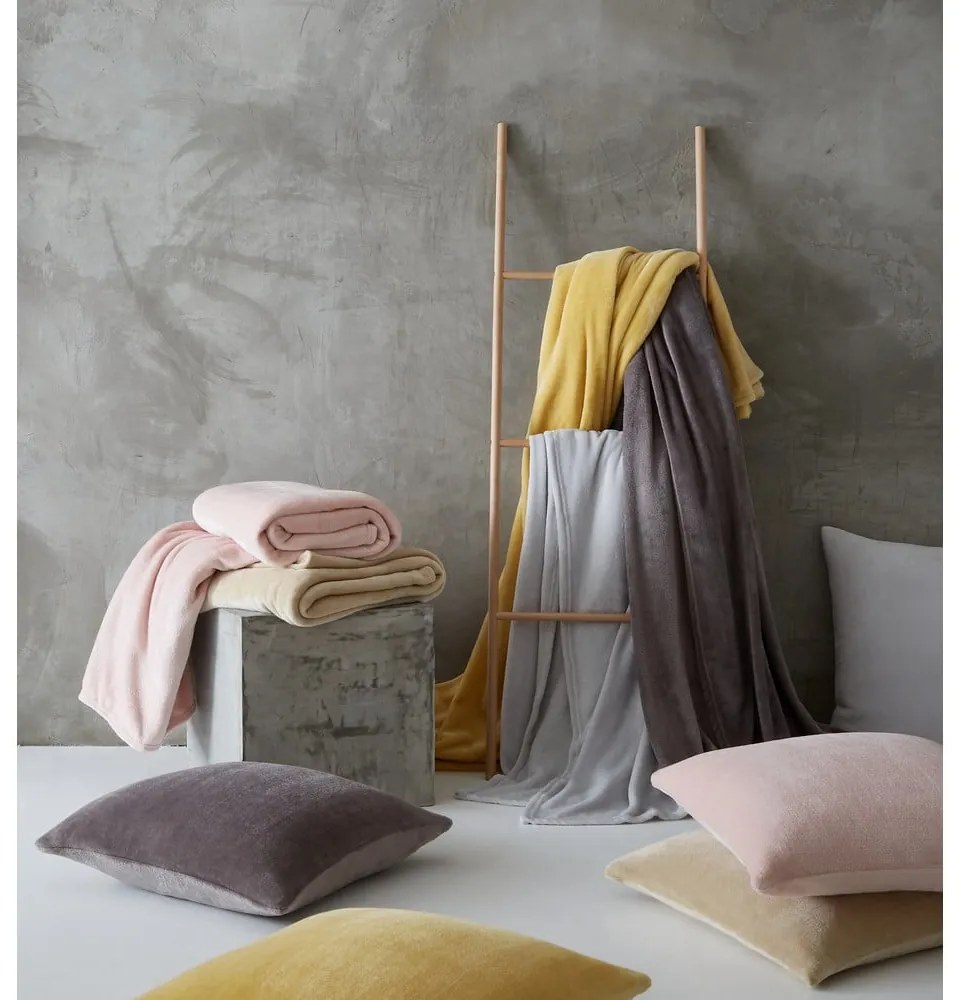 Jasnoszary koc z mikropluszu 130x170 cm Raschel Velvet – Catherine Lansfield