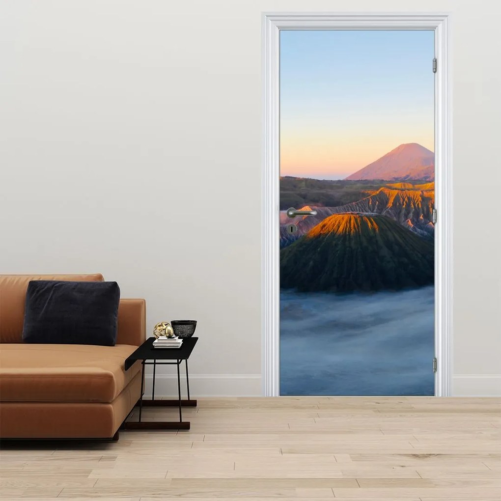 Fototapeta na drzwi - Mount Bromo w Indonezji (95x205cm)