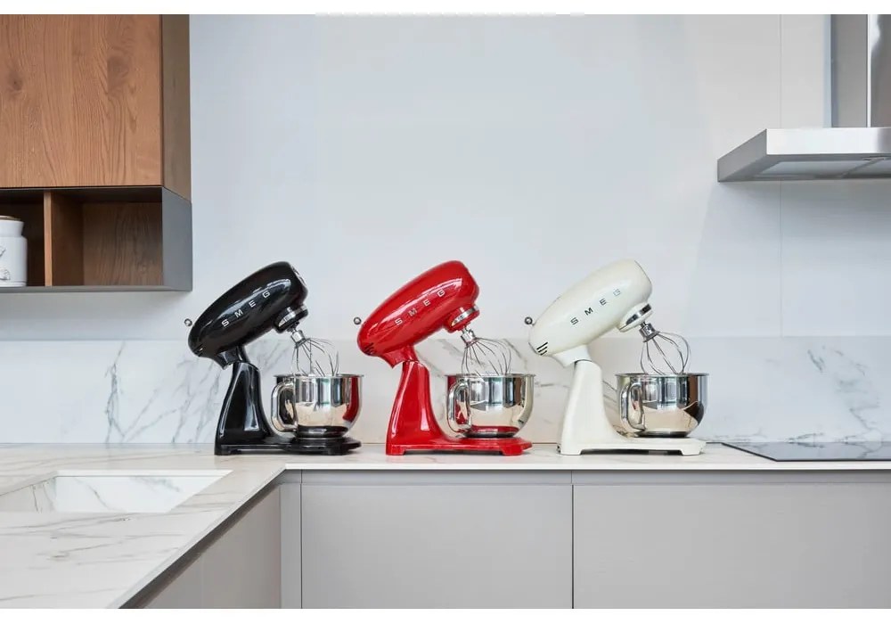 Kremowy robot kuchenny Retro Style – SMEG