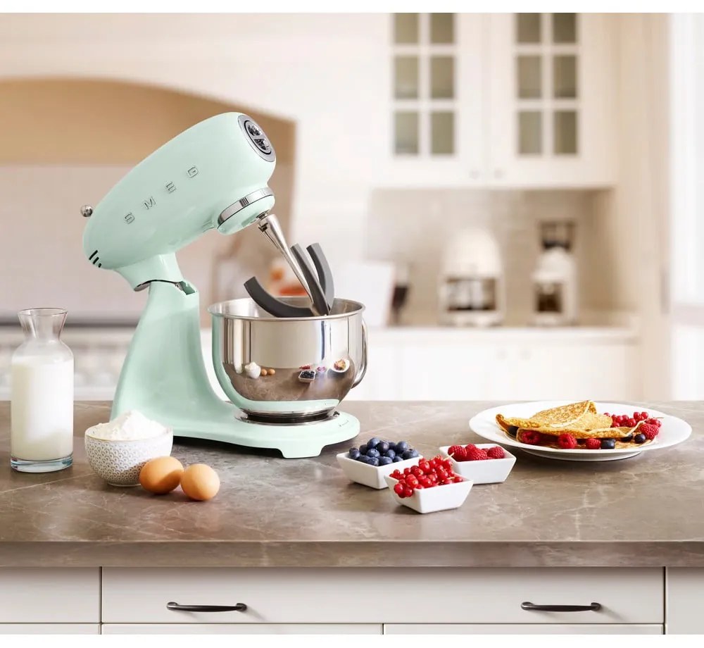 Jasnozielony robot kuchenny Retro Style – SMEG