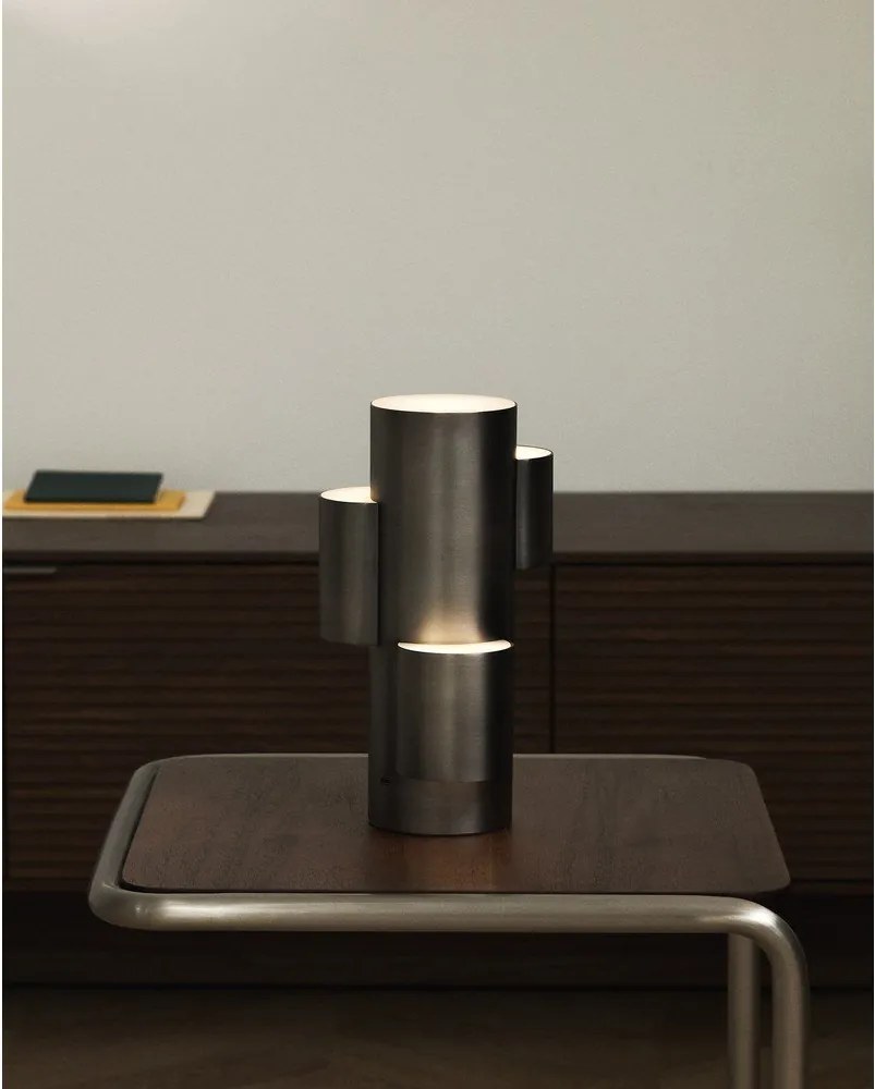 Czarna metalowa lampa stołowa LED ze ściemniaczem (wysokość 26,5 cm) Adrina – Kave Home