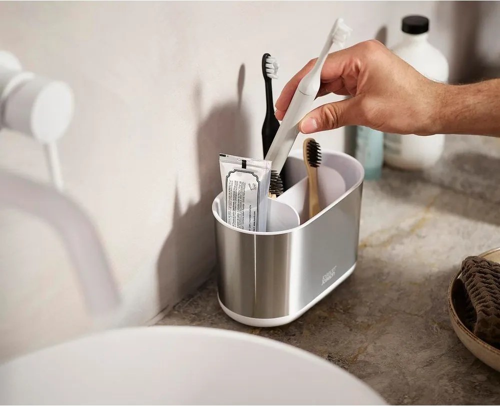 Stojak na szczoteczki do zębów ze stali nierdzewnej w kolorze srebra Duo Steel – Joseph Joseph