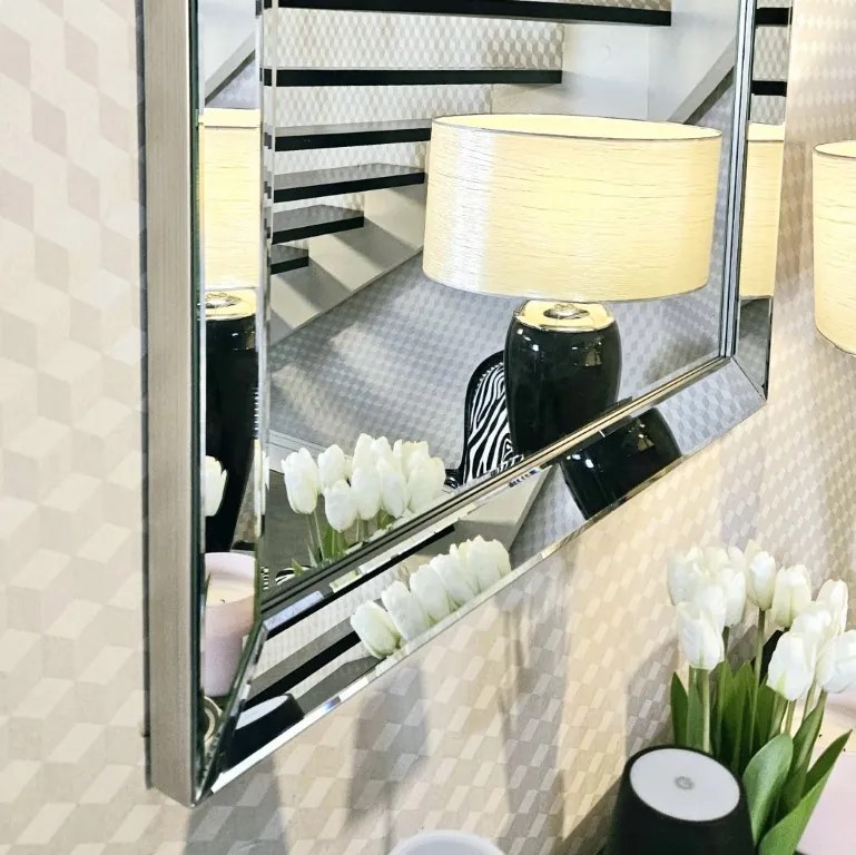 Lustro w lustrzanej ramie, szlifowane fazą , 74x104cm