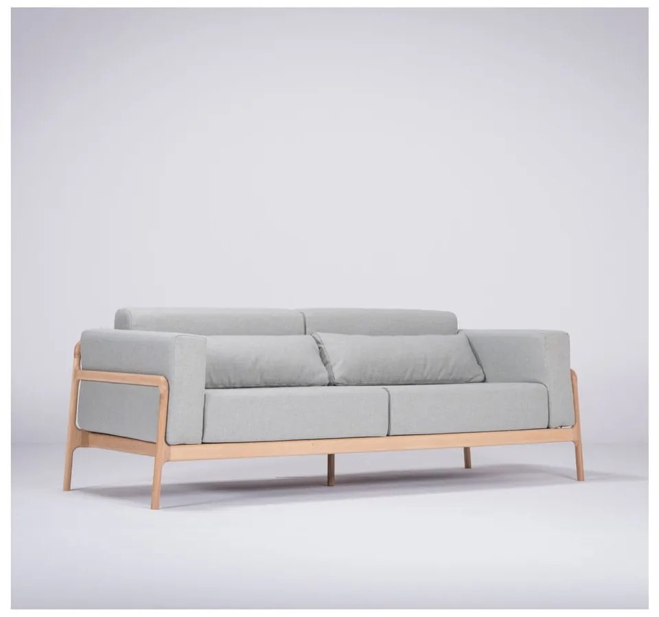 Niebieskoszara sofa z konstrukcją z litego drewna dębowego Gazzda Fawn, 210 cm