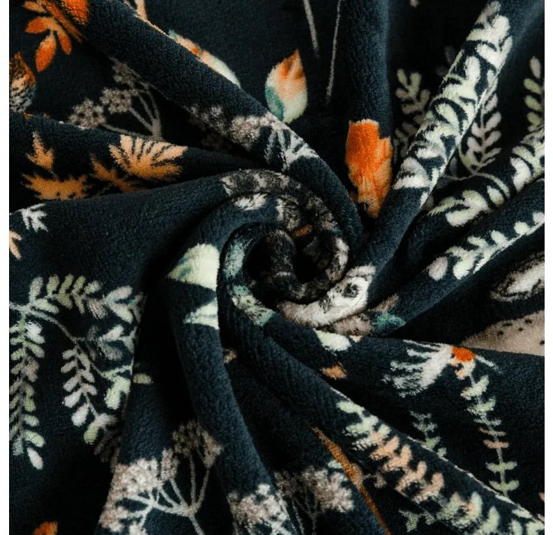 PrzytulneMieszkanie.pl PrzytulneMieszkanie.pl PrzytulneMieszkanie.pl Zestaw pościeli z mikropluszu THE FOX AND THE HARE ciemnozielone + prześcieradło z mikropluszu SOFT 180x200 cm białe, podwójne łóżko