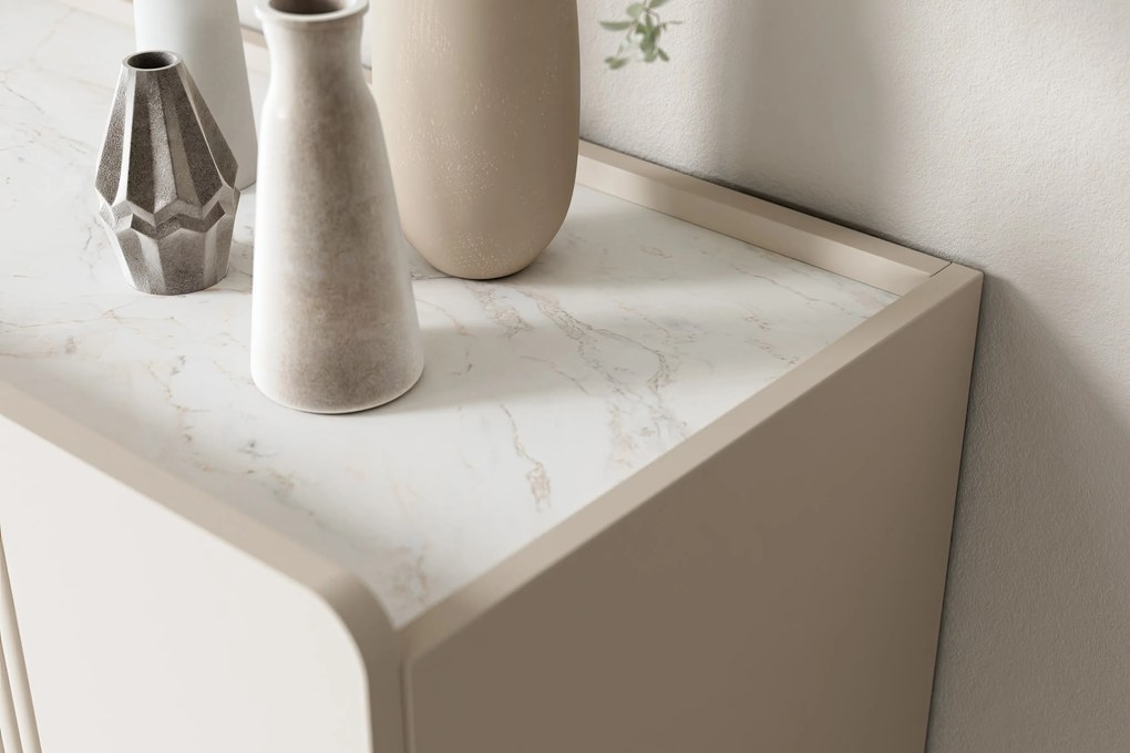 Komoda Malmi 200 cm czterodrzwiowa - kaszmir / crema bianca / czarne nóżki