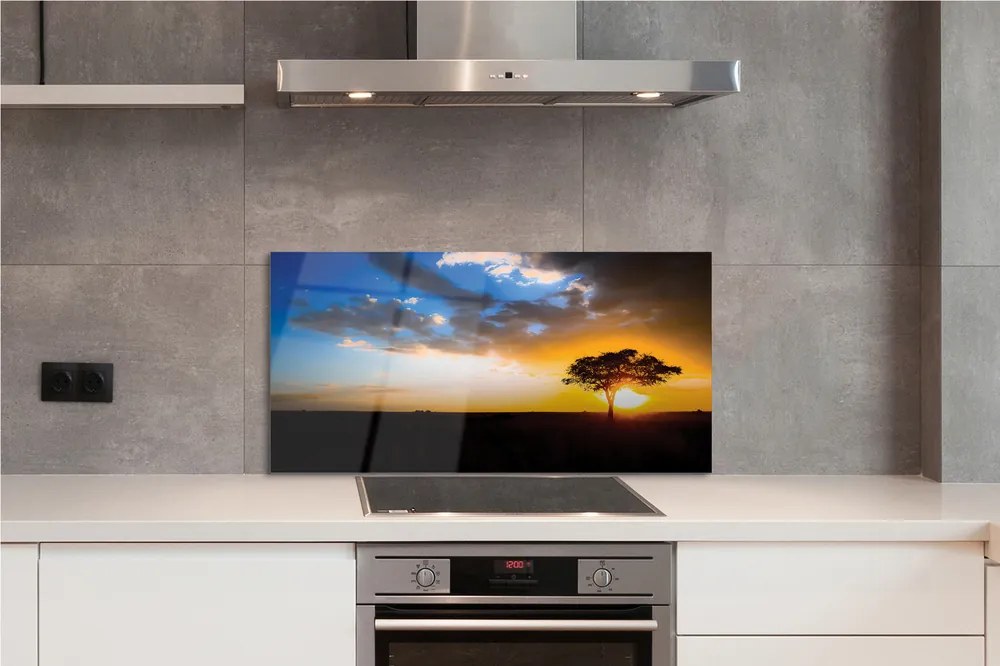 Panel szklany do Kuchni Samotne Drzewo pod Chmurami